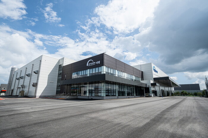 지평주조가 지난 2023년 5월 해외 수출용 살균 막걸리 주력 제조를 위해 설립한 천안공장. 사진=지평주조 제공