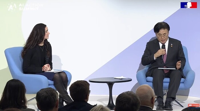 유상임 과학기술정보통신부 장관이 10일(현지시각) 프랑스 파리에서 열린 제3차 AI 국제 정상회의에서 '전 세계적으로 경쟁력 있고 지속가능한 AI 생태계 확장' 세션에 참여해 발언하고 있다. 사진=프랑스 유럽외교부 유튜브 캡처