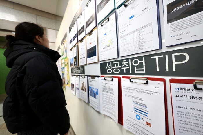 청년도 중년도 고민되는 정년 연장. 청년층의 고용 불안은 지속되는 등 고용 시장의 냉기가 여전히 남아 있는 모습이다. 사진= 뉴시스