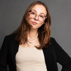 가브리엘 저지도 동료들과 LARP했던 경험이 있다.(사진=antiworkgirlboss.com)