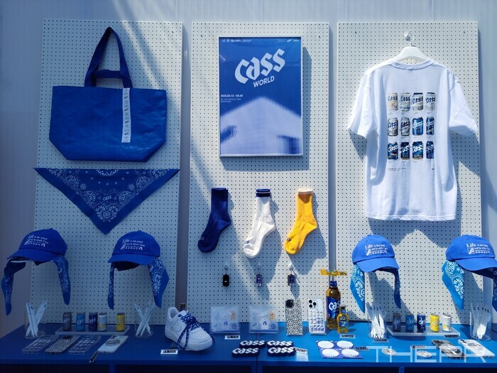카스 월드 팝업스토어 기념품점. 사진=김병주 기자