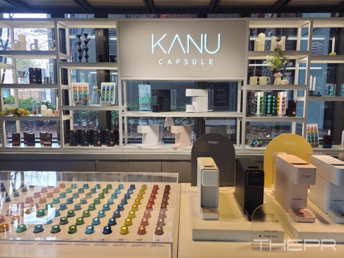 지하 2층 커피랩의 카누 바리스타 전시 공간. 사진=김병주 기자