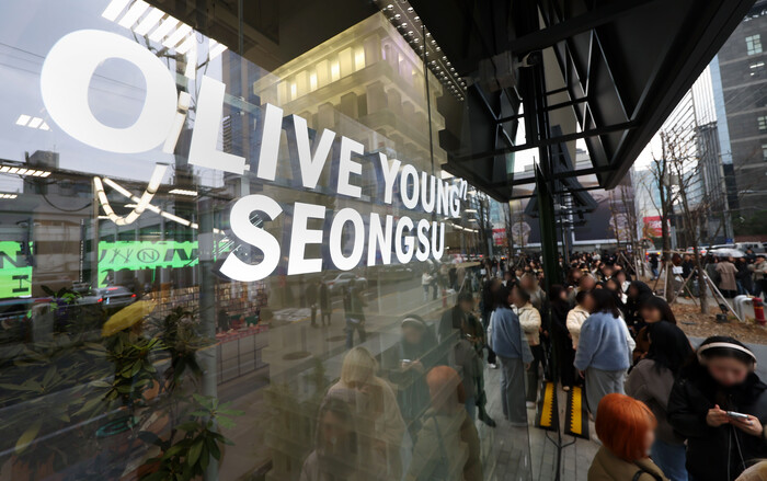 지난해 11월 21일 서울 성동구 CJ올리브영 혁신매장인 '올리브영N 성수'가 오픈을 하루 앞둔 모습. 사진=뉴시스