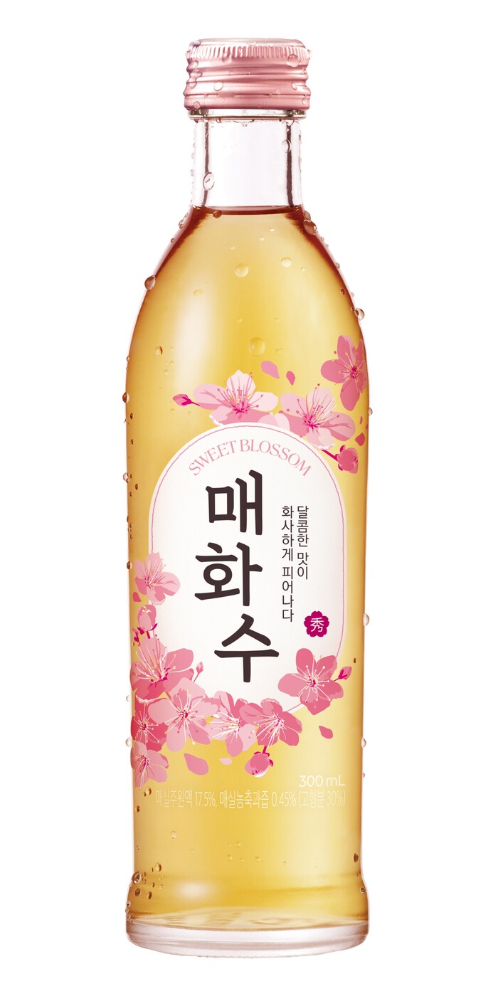 리뉴얼된 하이트진로 매화수 제품 이미지. 사진=하이트진로 제공