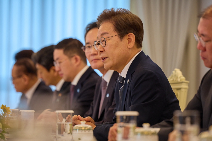 이재명 대통령이 13일 서울 용산 대통령실에서 열린 6경제단체·기업인 간담회에서 발언하고 있다. 사진=대통령실 제공