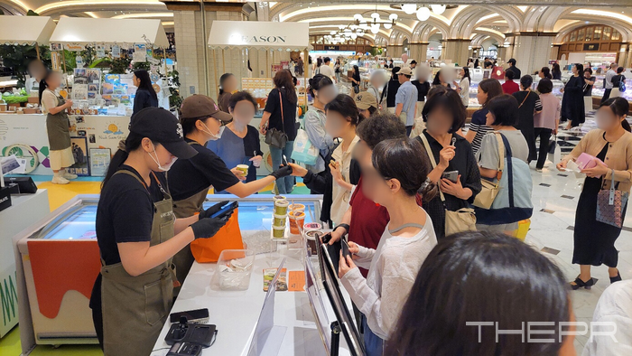 지난 17일 신세계백화점 강남점 '넥스트로컬' 팝업스토어 부스 중 유제품을 해남 쌀로 대체한 비건 아이스크림 '나이스케키'를 판매하는 부스 현장. 사진=김병주 기자