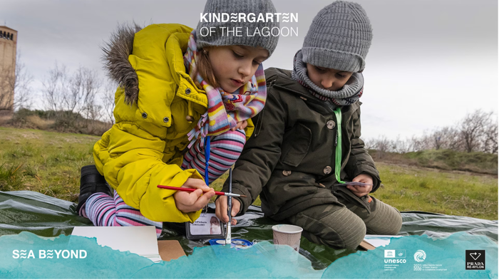 몰입형 야외 교육 '라군 유치원' 프로젝트에 참여중인 아이들 (사진 = pradagroup.com) 