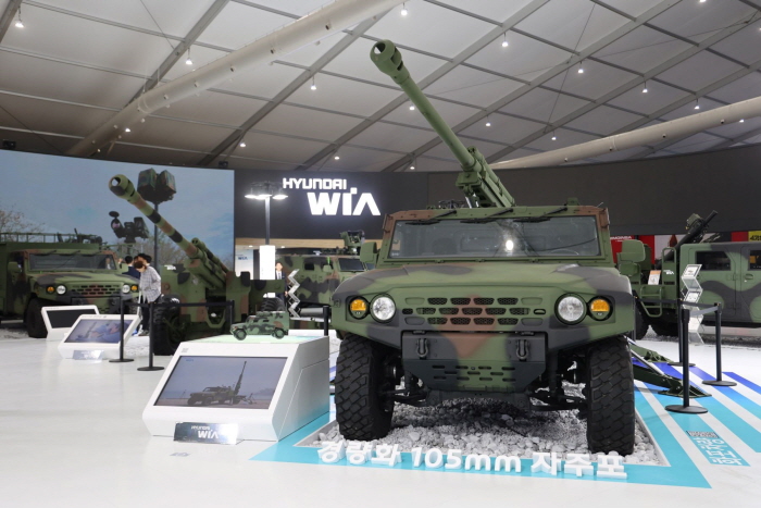 현대위아가 기아의 소형전술차량에 탑재한 '경량화 105㎜ 자주포' 모습. 사진=현대위아