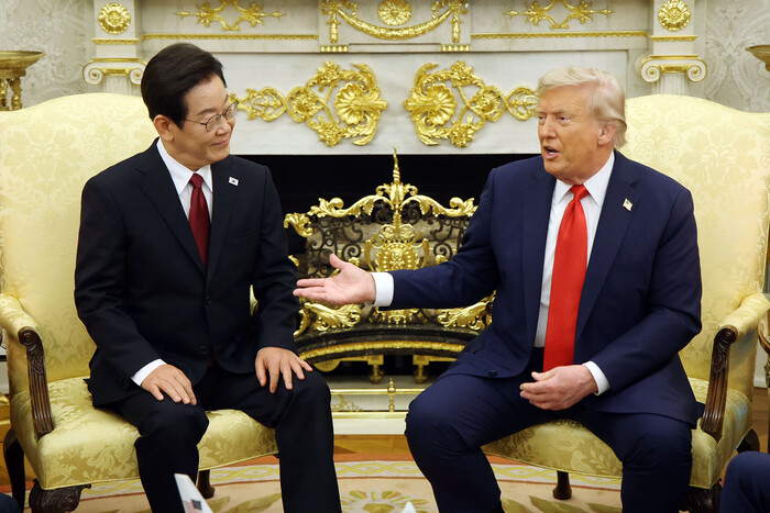 이재명 대통령과 도널드 트럼프 미국 대통령이 25일(현지시간) 미국 워싱턴DC 백악관에서 한미 정상회담을 하고 있다. 사진=뉴시스