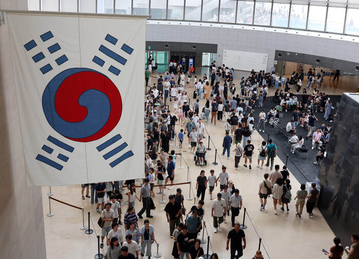 지난 8월 15일 광복절 오후 서울 용산구 국립중앙박물관을 찾은 관람객들이 입장을 하기 위해 대기하고 있다. 사진=뉴시스