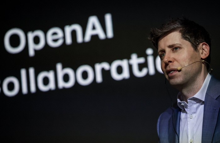 샘 올트먼 오픈AI 최고경영자가 서울 중구 플라자호텔에서 열린 카카오 기자간담회에서 취재진의 질문에 답하고 있다. 사진=뉴시스