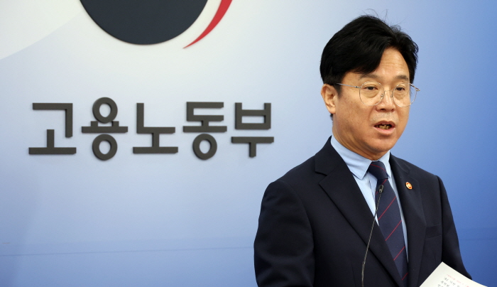 김영훈 고용노동부 장관. 사진=뉴시스