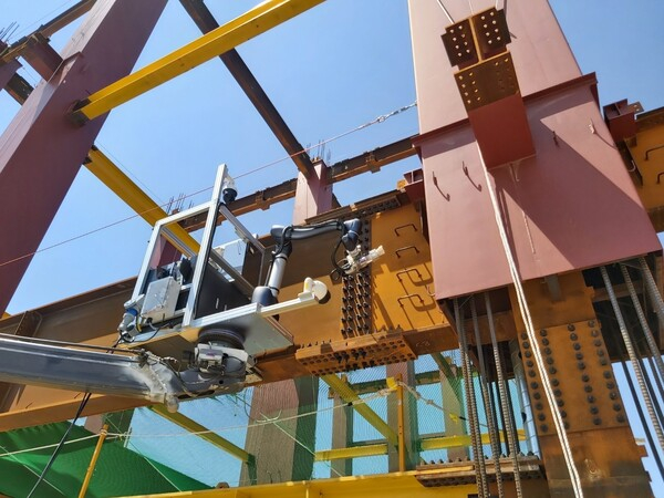 철골 볼트 조임 자동화 로봇 현장 적용 모습. 사진=삼성물산