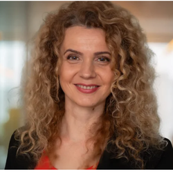 체르치우 화이자 마케팅 디렉터도 다섯살 때부터 편두통에 시달렸다고 털어놨다 (사진= adforum.com)