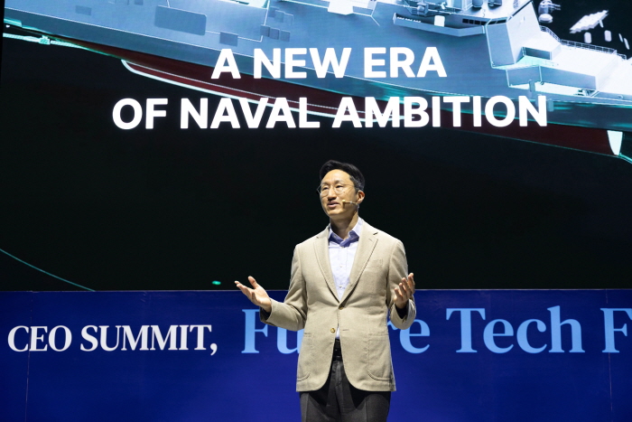 정기선 HD현대 회장이 27일 경북 경주 엑스포대공원 문화센터 문무홀에서 열린 APEC CEO 서밋 '퓨처 테크 포럼 조선'에서 기조연설을 하고 있다. 사진=HD현대