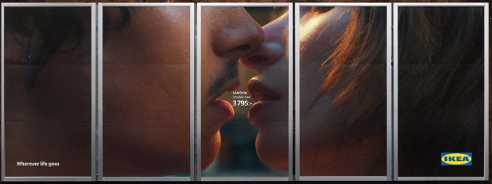이케아는 새 커뮤니케이션 플랫폼에서 연인의 키스에 더블 침대 가격을 제시해 삶의 변화를 부드럽게 암시한다 (사진 = 인스타그램@akestamholst)