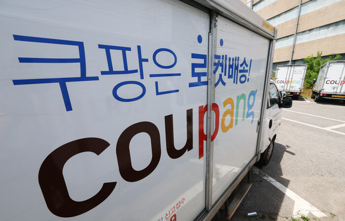 서울 소재 쿠팡 물류센터에 주차된 차량 모습. 사진=뉴시스