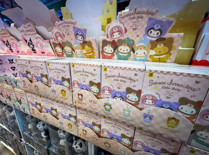 미니소 매장에 장난감 블라인드 박스가 쌓여있다 (사진 = 로이터 보도)