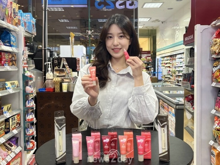 GS25·다이소·이마트까지...유통가 '초저가 화장품' 경쟁 확산 - 뉴스 썸네일 이미지